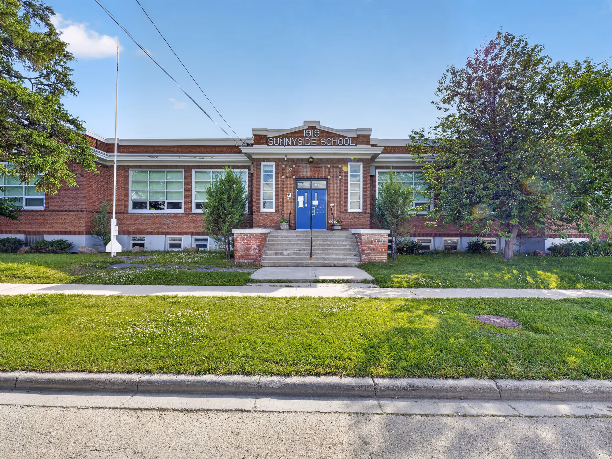 Sunnyside Outside view 3